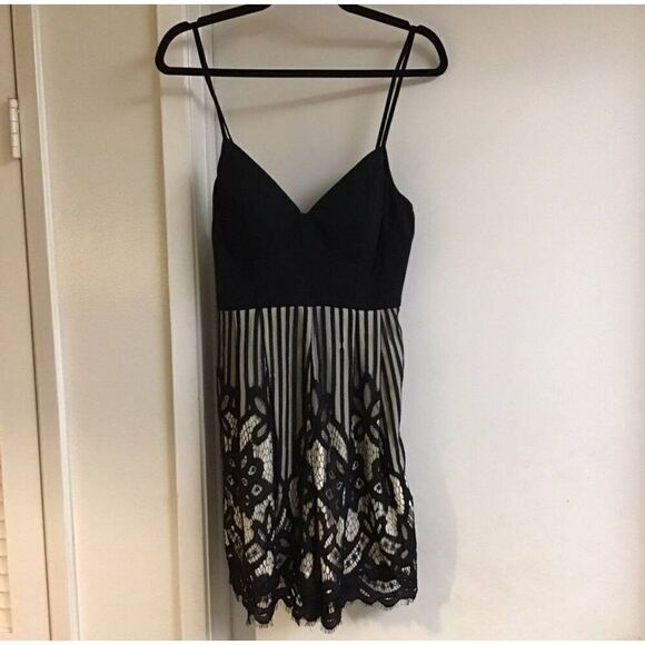 NWT~Gorgeous Nude & Black Lace Overlay Strappy Romper Sz Large - Picture 1 of 4